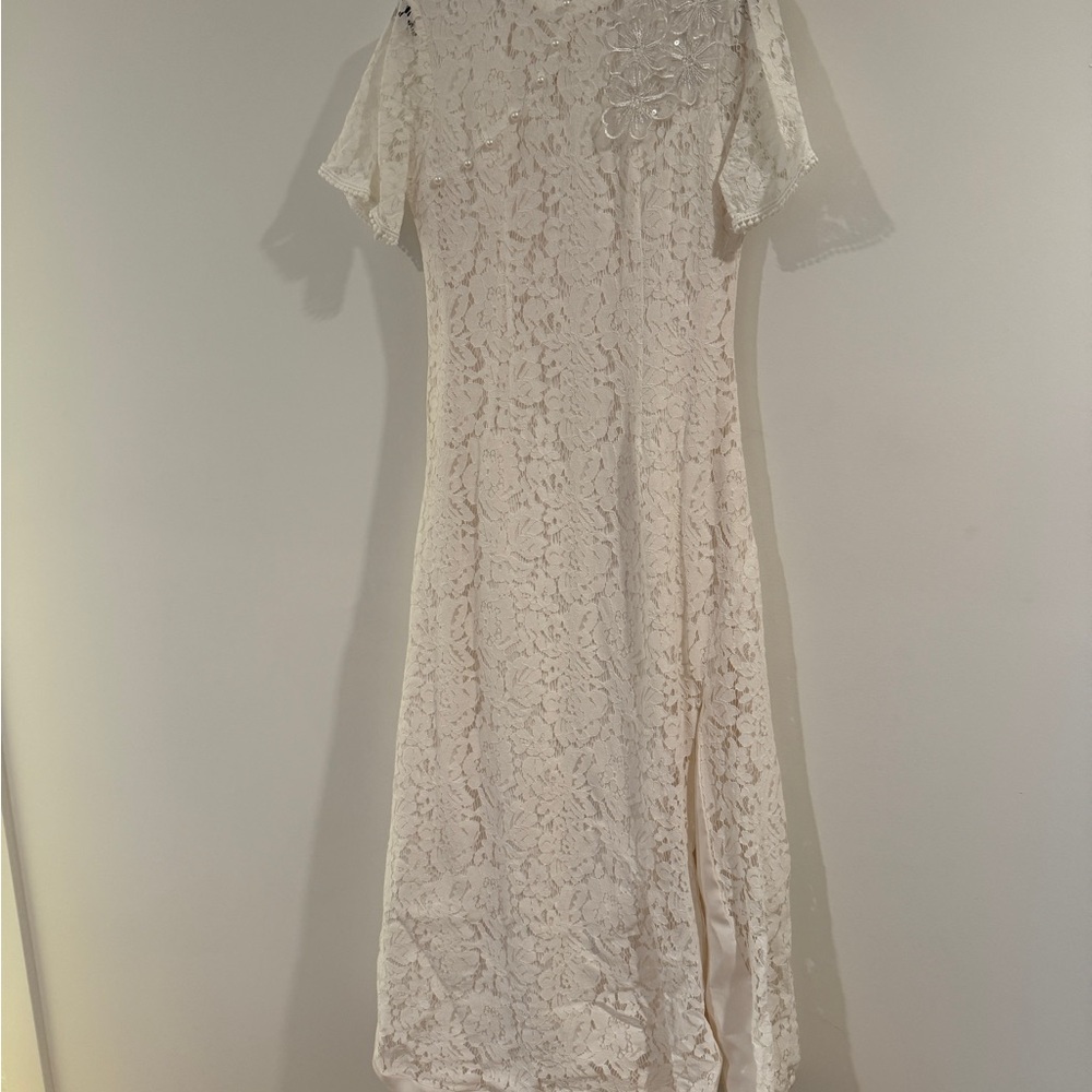 Elegant Lace White Dress (Great for weddings)